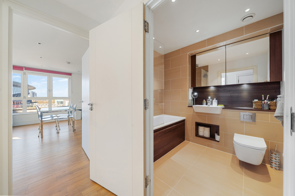 9 Queensland Road, London N7 7FJ