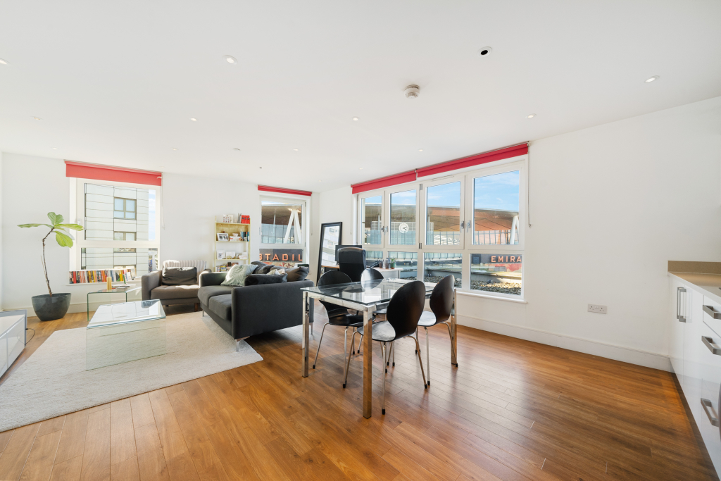 9 Queensland Road, London N7 7FJ