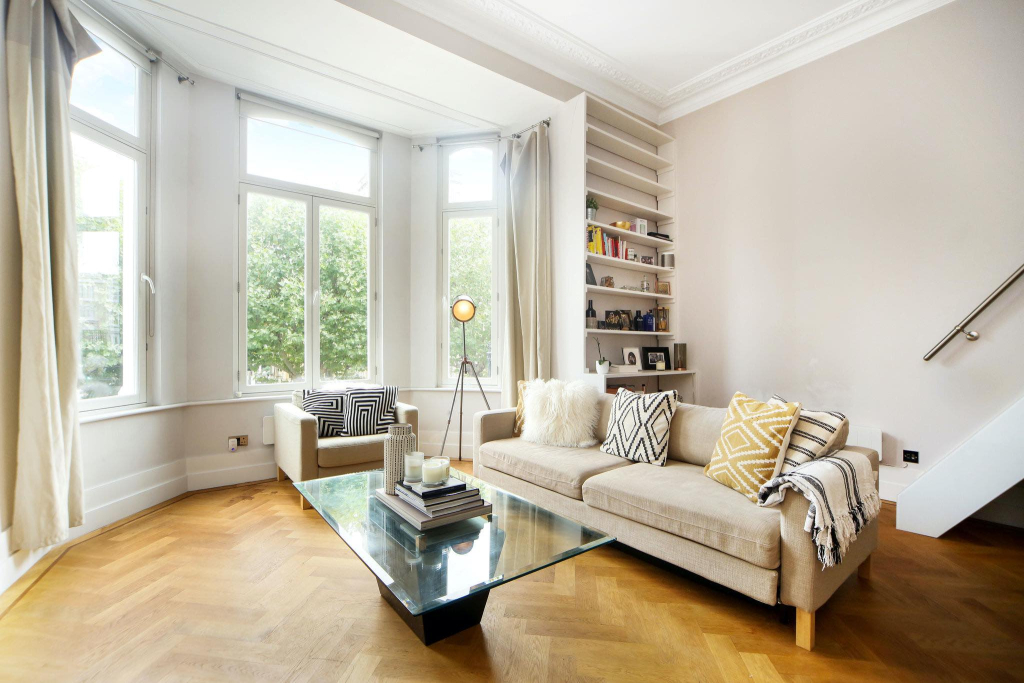 40 Redcliffe Square, London, SW10 9HQ