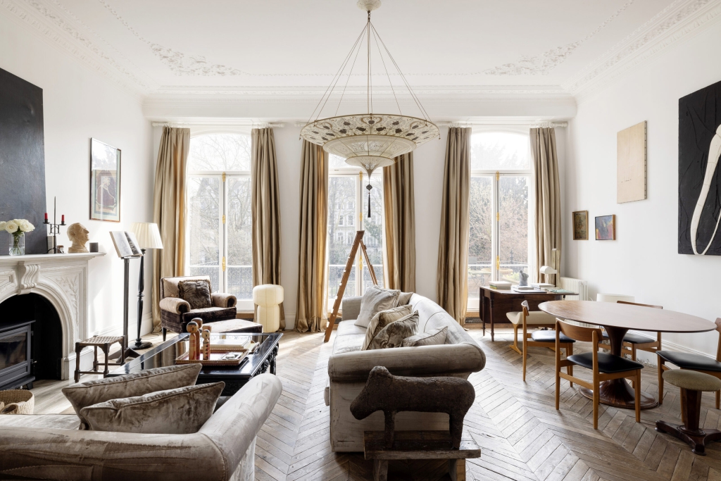 32 Redcliffe Square, London, SW10 9JY