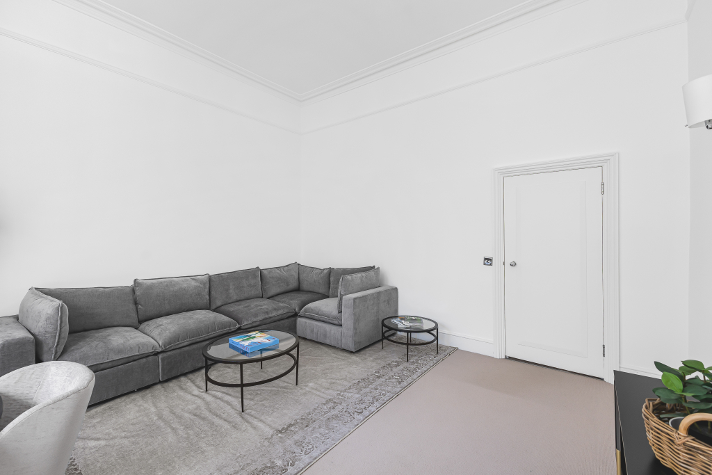 28 Gledhow Gardens, London SW5 0AZ