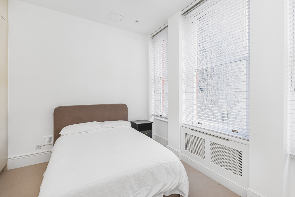 28 Gledhow Gardens, London SW5 0AZ