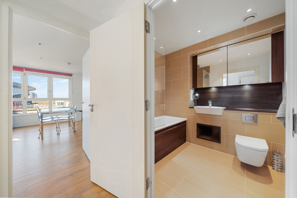 9 Queensland Road, London N7 7FJ