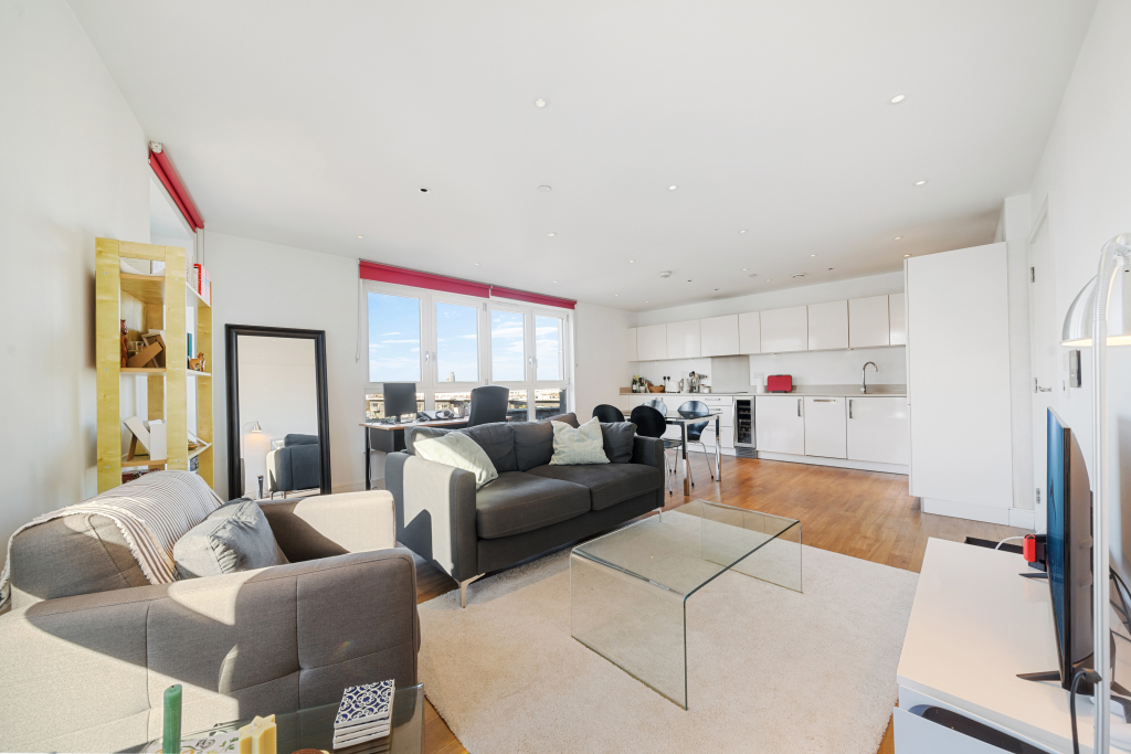 9 Queensland Road, London N7 7FJ