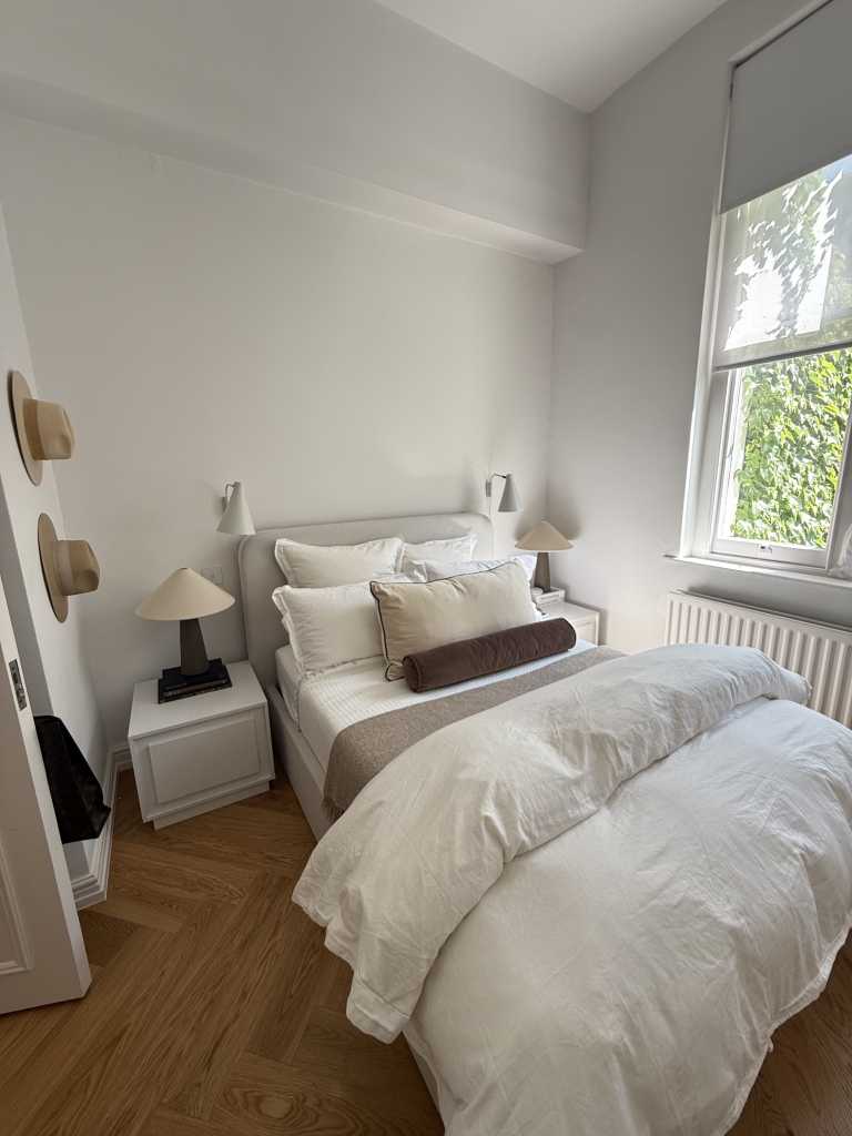 48, Brunswick Gardens, London W8 4AN
