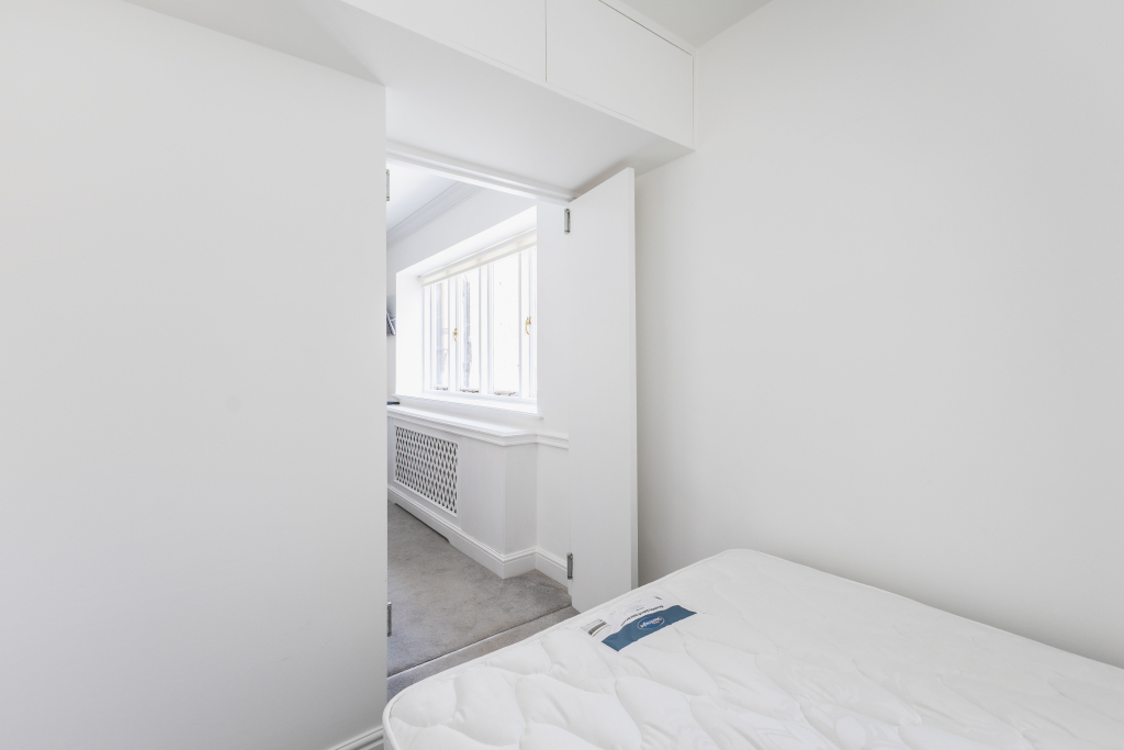 Lennox Gardens, London, SW1X 0DB