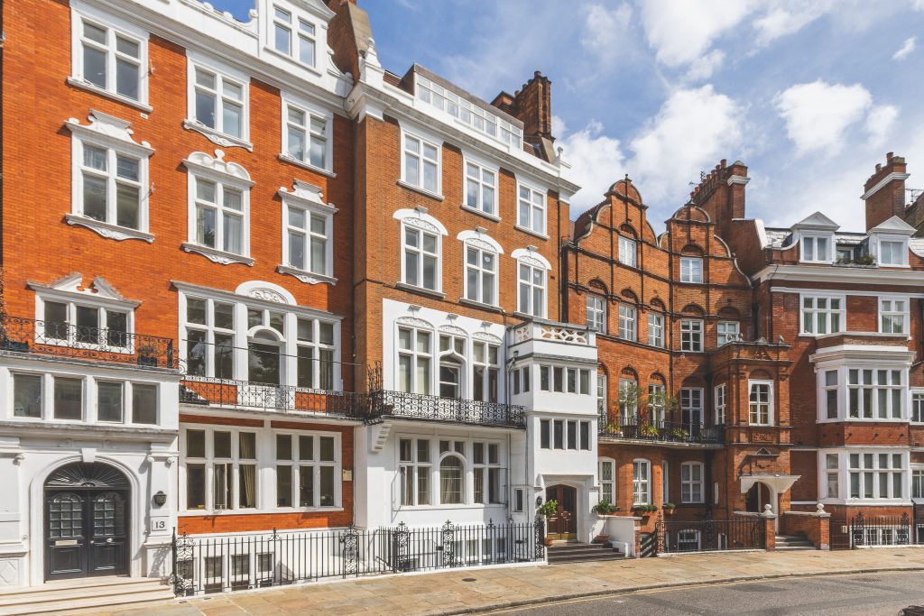 Lennox Gardens, London, SW1X 0DB