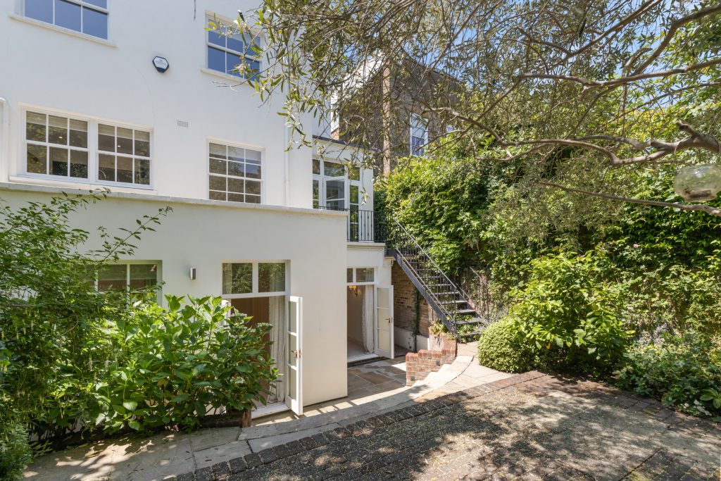 Pembridge Place, London, W2 4XB