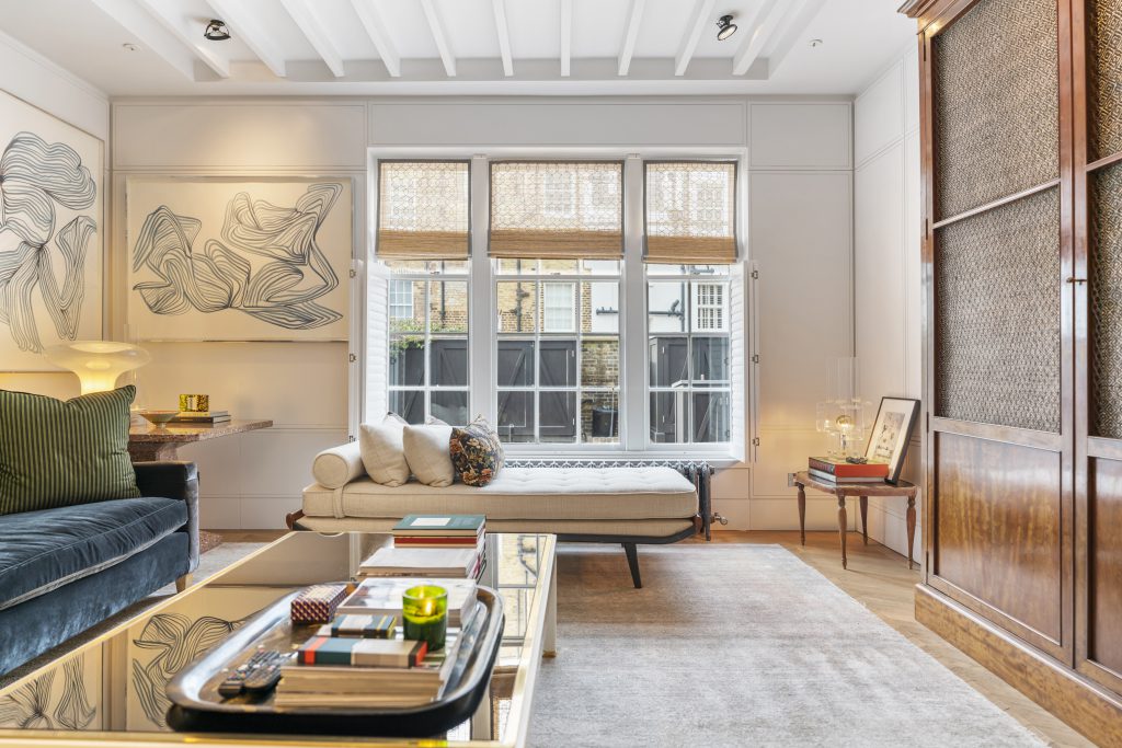 5 Lennox Gardens Mews, London, SW1X 0DP