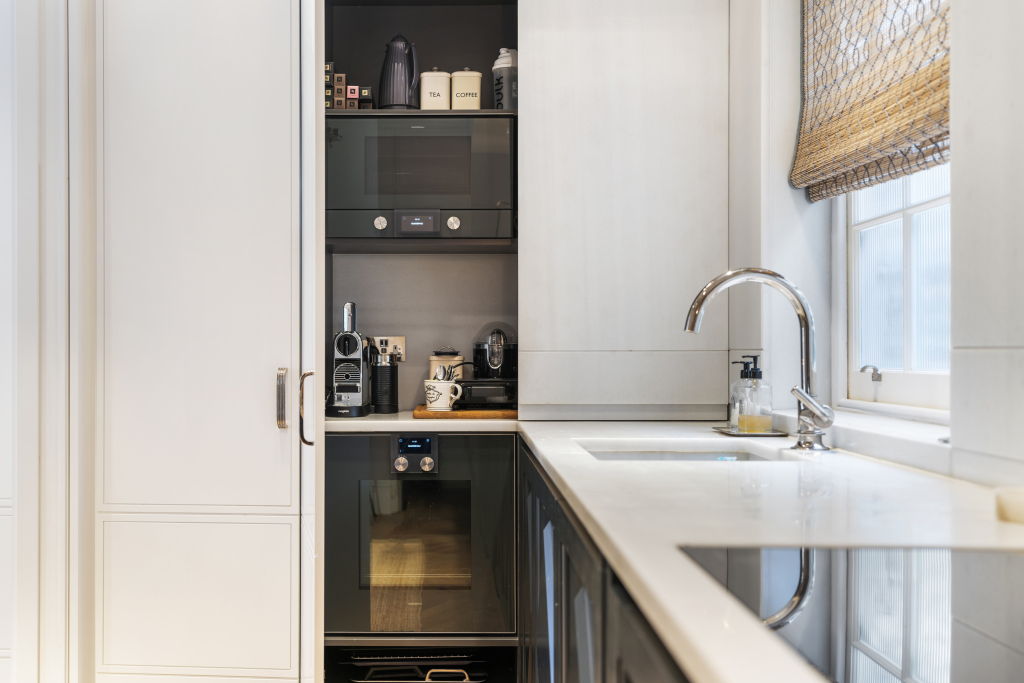5 Lennox Gardens Mews, London, SW1X 0DP