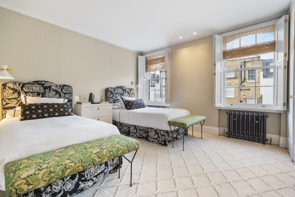 5 Lennox Gardens Mews, London, SW1X 0DP