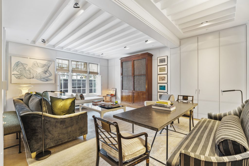 5 Lennox Gardens Mews, London, SW1X 0DP
