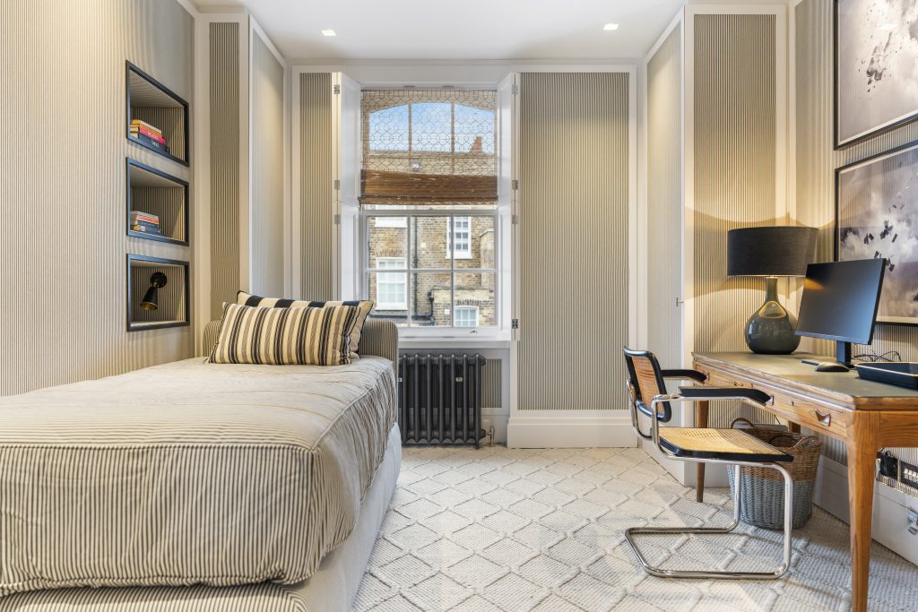 5 Lennox Gardens Mews, London, SW1X 0DP