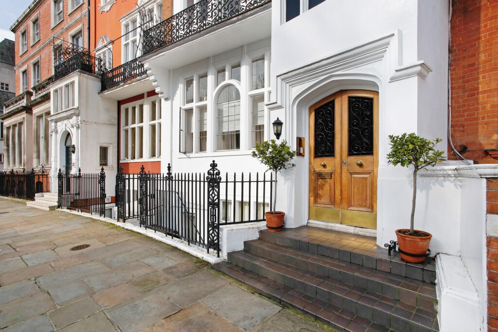 15 Lennox Gardens, London, SW1X 0DB