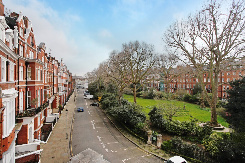 15 Lennox Gardens, London, SW1X 0DB